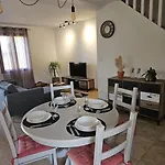 Apartment Les De - Piscine&clim - Campagne - 4 Personnes