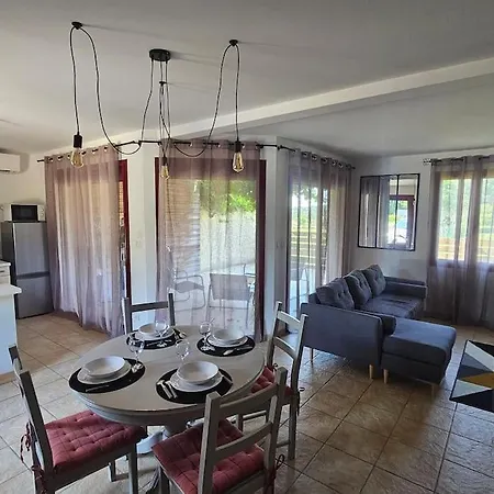 Les De - Piscine&clim - Campagne - 4 Personnes Apartmán