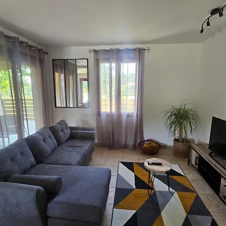 Les De - Piscine&clim - Campagne - 4 Personnes Daire